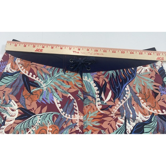 Patagonia 51884 Women's Multicolor Floral Leafy 5" Wavefarer Boardshorts Size 10 - Picture 7 of 9